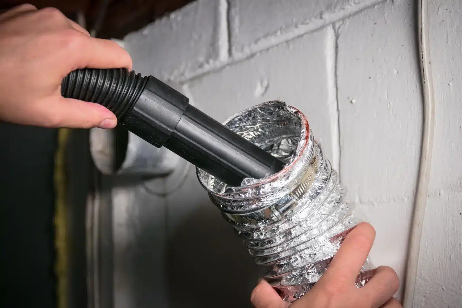 Duct cleaning improving air quality in a Melbourne home